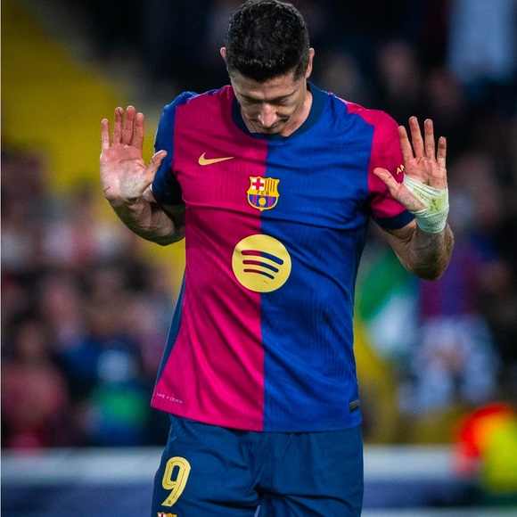 Barcelona home fans issue 24/25 - Picture 2 of 7